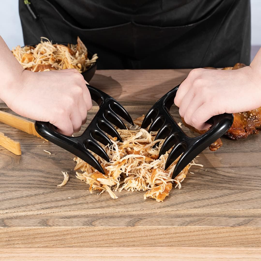 Restaurantware Met Lux 4.5 x 4.1 Inch Meat Claws 2 Meat Shredders - Sharp Blades With Handle Black Plastic Bear Claws Durable For Shredding Pork Chicken or Turkey