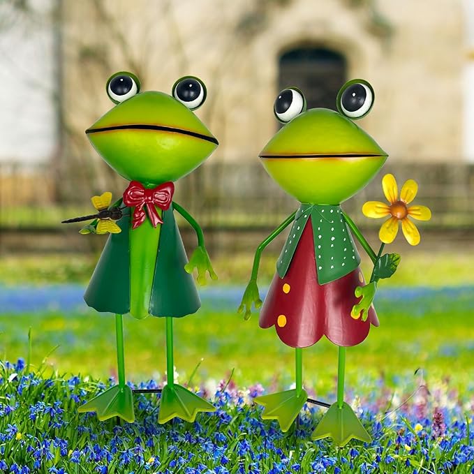 HONGLAND Frog Metal Yard Art - Cute Frogs Garden Decor for Outside - 3D Frog Figurines Outdoor Statues for Lawn Patio Pathway Yard Holiday (with Flower)