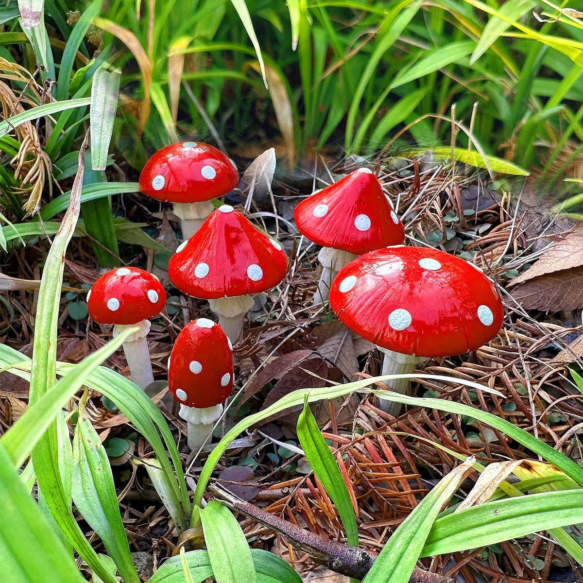 Juegoal Set of 6 Fairy Garden Miniature Mushrooms Statues, Glow in Dark Mini Red Mushroom Resin Figurines, Outdoor Garden Yard Art Accessories, Fly Agarics Sculpture Lawn Ornament Decorations