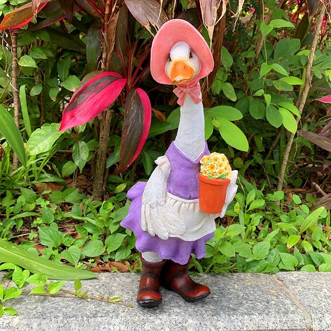 Garden Statues Gardener Couple Duck, Indoor Outdoor Decorations Cute Ducks Art Décor Goose Figurine Ornament for Yard Home Garden Patio and Office (Female)